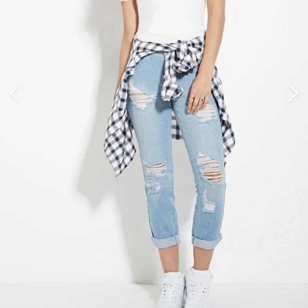 Forever 21 boyfriend high rise distressed jeans NWT size 25